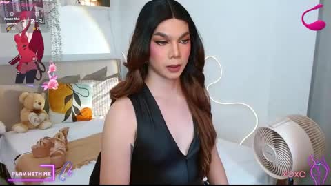 Snapshot of urdeityoflove_ chatting on September 11, 2:28 pm rose and khristine online show from September 11, 2:28 pm