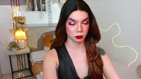 Snapshot of urdeityoflove_ chatting on September 14, 3:33 pm rose and khristine online show from September 14, 3:33 pm