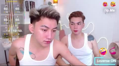 Snapshot of urdeityoflove_ chatting on October 13, 1:22 pm rose and khristine online show from October 13, 1:22 pm