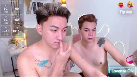 Snapshot of urdeityoflove_ chatting on October 14, 11:00 am rose and khristine online show from October 14, 11:00 am