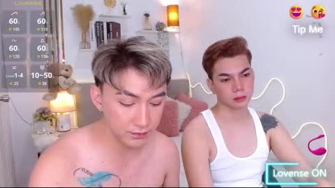 Snapshot of urdeityoflove_ chatting on October 15, 8:14 am rose and khristine online show from October 15, 8:14 am