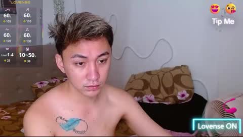 Snapshot of urdeityoflove_ chatting on October 20, 6:58 am rose and khristine online show from October 20, 6:58 am