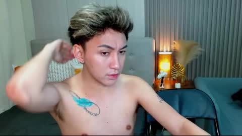 Snapshot of urdeityoflove_ chatting on November 3, 6:09 pm rose and khristine online show from November 3, 6:09 pm