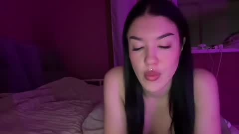 Snapshot of urdevilbaby chatting on December 21, 4:19 am Margo online show from December 21, 4:19 am