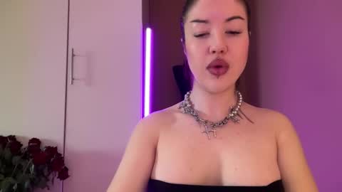 Snapshot of urdevilbaby chatting on October 7, 8:00 am Margo online show from October 7, 8:00 am