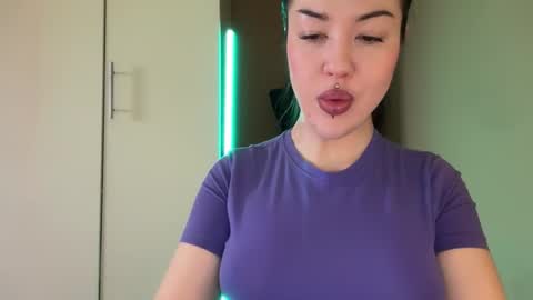 Snapshot of urdevilbaby chatting on October 13, 9:20 am Margo online show from October 13, 9:20 am