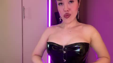Snapshot of urdevilbaby chatting on October 19, 6:03 am Margo online show from October 19, 6:03 am