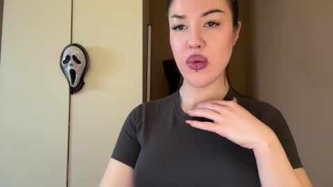 Snapshot of urdevilbaby chatting on October 21, 6:47 am Margo online show from October 21, 6:47 am