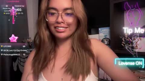 urdimplegurl online show from June 2, 8:22 pm