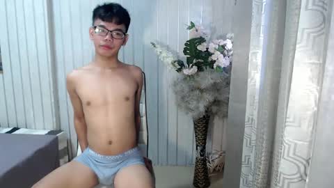 urdreamboy_doms online show from April 27, 5:49 am