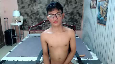 urdreamboy_doms online show from April 29, 6:06 am