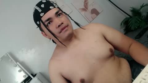 ure_fattytoy143 online show from April 18, 10:19 am