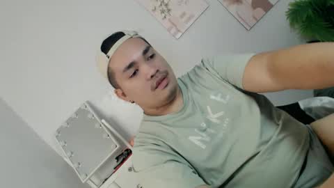 ure_fattytoy143 online show from May 16, 4:28 pm