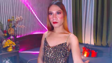 urexpensivejulia online show from March 8, 6:01 pm