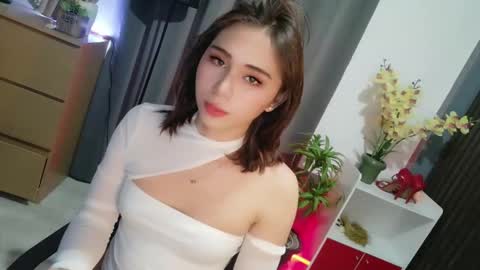 urfave_bbgirl online show from May 6, 12:32 pm