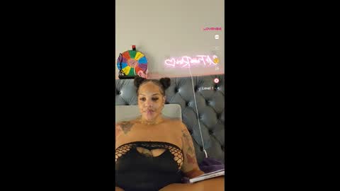 urfaveriri online show from November 4, 10:36 am