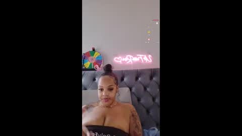 urfaveriri online show from November 10, 5:23 pm