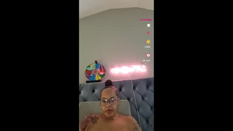 urfaveriri online show from November 25, 4:18 pm