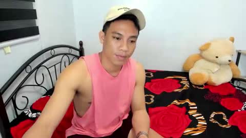 urfucker_vinz online show from April 16, 9:39 pm
