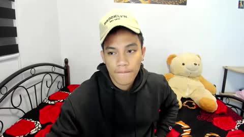 urfucker_vinz online show from April 20, 12:41 pm