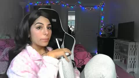 Snapshot of urgoddessmarla chatting on November 11, 1:44 pm Goddess Marla online show from November 11, 1:44 pm