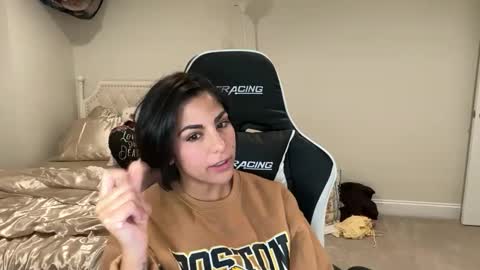 Snapshot of urgoddessmarla chatting on January 8, 1:19 am Goddess Marla online show from January 8, 1:19 am