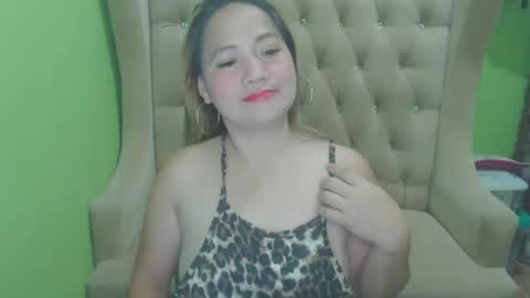 urhotmomzoey online show from April 21, 6:23 pm