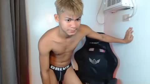 Snapshot of urhotpinoy_izaac chatting on October 3, 4:20 am simeon ulok online show from October 3, 4:20 am