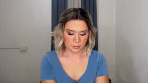 Zoe online show from December 28, 12:15 am