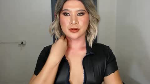 Zoe online show from January 2, 7:01 am