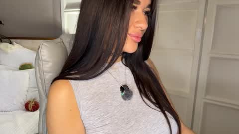 Snapshot of urlillshy chatting on October 27, 1:09 am Kristina online show from October 27, 1:09 am