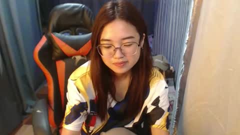 urlovelychinita online show from November 19, 12:32 am