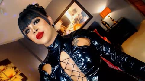 Snapshot of urmajestytyra chatting on November 10, 12:42 am UrMajestyTyra online show from November 10, 12:42 am