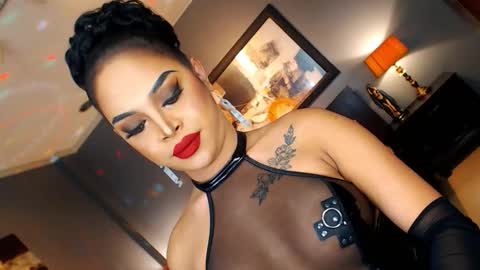 Snapshot of urmajestytyra chatting on November 24, 1:27 am UrMajestyTyra online show from November 24, 1:27 am