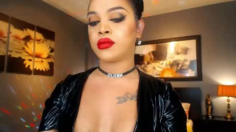 Snapshot of urmajestytyra chatting on May 5, 1:02 am UrMajestyTyra online show from May 5, 1:02 am