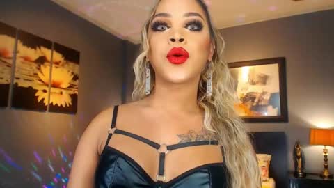 Snapshot of urmajestytyra chatting on May 7, 11:54 pm UrMajestyTyra online show from May 7, 11:54 pm