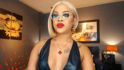 Snapshot of urmajestytyra chatting on May 10, 11:10 pm UrMajestyTyra online show from May 10, 11:10 pm