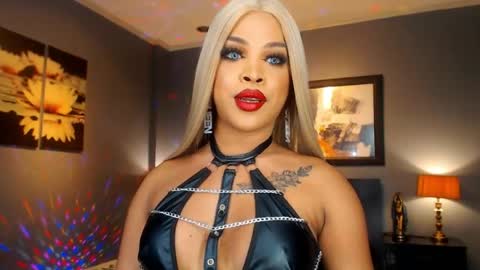 Snapshot of urmajestytyra chatting on May 14, 12:50 am UrMajestyTyra online show from May 14, 12:50 am