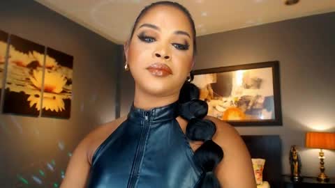 Snapshot of urmajestytyra chatting on May 23, 1:55 am UrMajestyTyra online show from May 23, 1:55 am