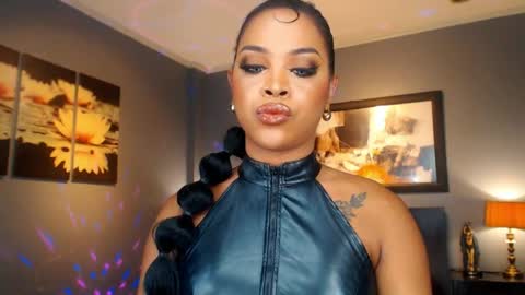 Snapshot of urmajestytyra chatting on May 25, 12:49 am UrMajestyTyra online show from May 25, 12:49 am