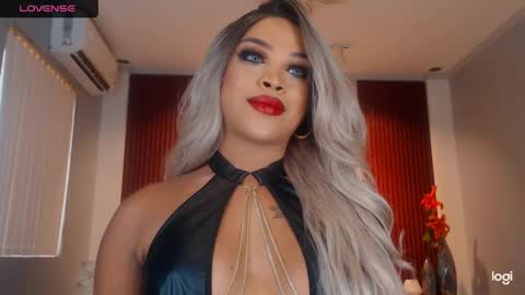 Snapshot of urmajestytyra chatting on June 1, 1:51 am UrMajestyTyra online show from June 1, 1:51 am