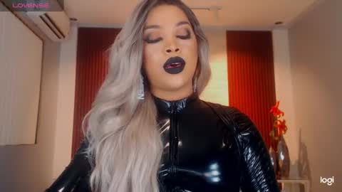 Snapshot of urmajestytyra chatting on June 13, 5:33 pm UrMajestyTyra online show from June 13, 5:33 pm