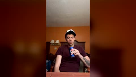 Snapshot of urmomscuddlebuddy chatting on July 2, 7:09 pm sexysk8rboi online show from July 2, 7:09 pm