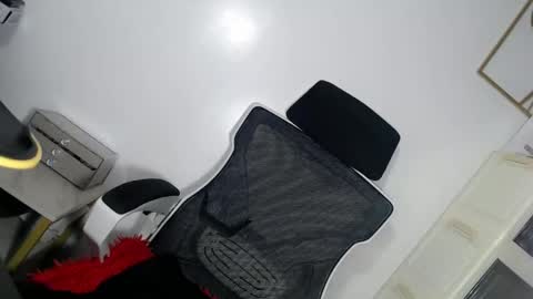 Lhea online show from April 23, 9:30 am