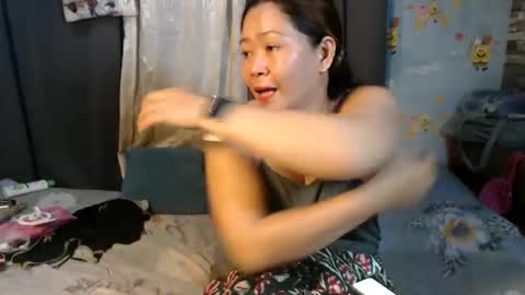 Snapshot of urpinay_singlemother chatting on June 6, 10:42 am urpinay_singlemother online show from June 6, 10:42 am