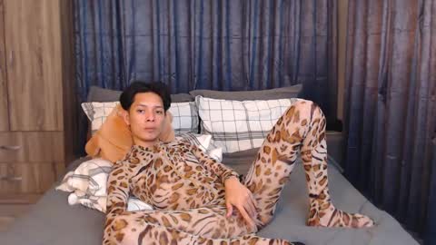 Snapshot of urpinoyasianx chatting on January 7, 10:32 am Mel online show from January 7, 10:32 am