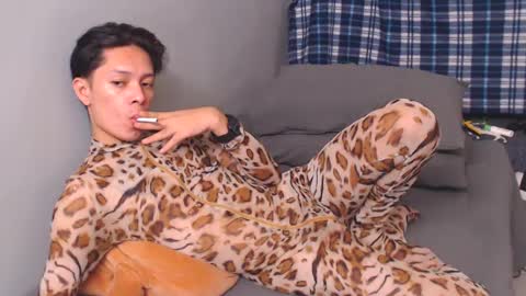 Snapshot of urpinoyasianx chatting on January 13, 6:38 pm Mel online show from January 13, 6:38 pm