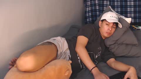 Snapshot of urpinoyasianx chatting on January 13, 9:42 pm Mel online show from January 13, 9:42 pm