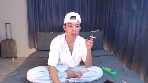 Snapshot of urpinoyasianx chatting on January 20, 2:43 am Mel online show from January 20, 2:43 am