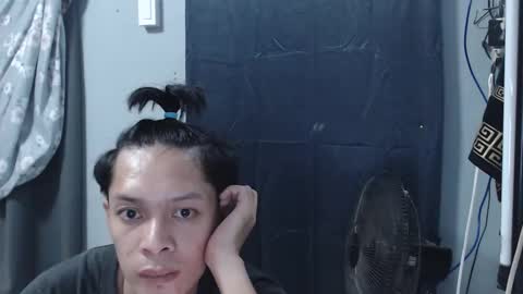 Snapshot of urpinoyasianx chatting on February 13, 2:23 am Mel online show from February 13, 2:23 am